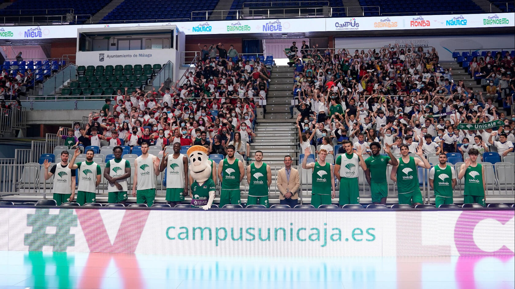 Fundación Unicaja presenta sus Campus en un entrenamiento a puertas abiertas del Unicaja 
