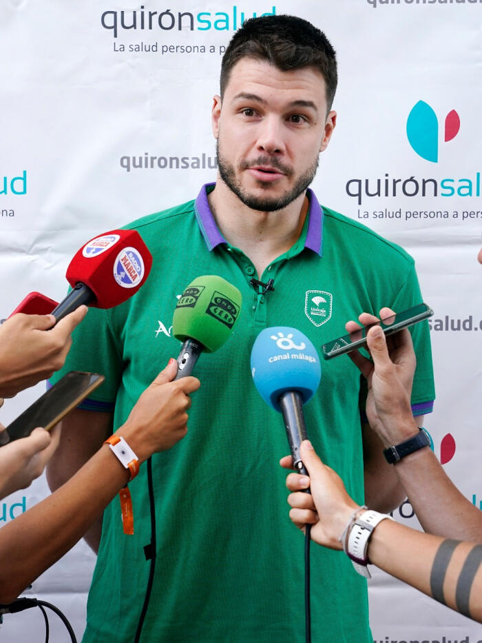 Jonathan Barreiro atiende a la prensa