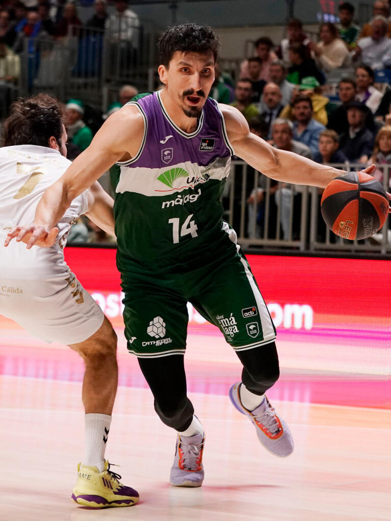 Nihad Djedovic se va hacia el aro