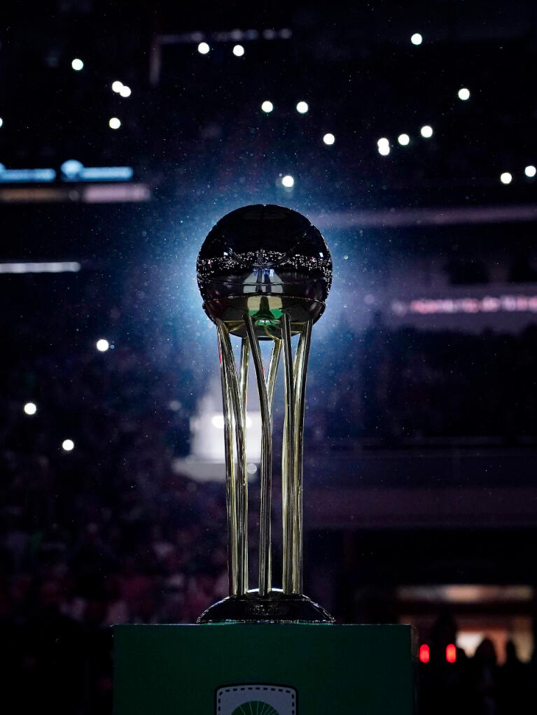 El trofeo de la Copa del Rey reinando en el Carpena