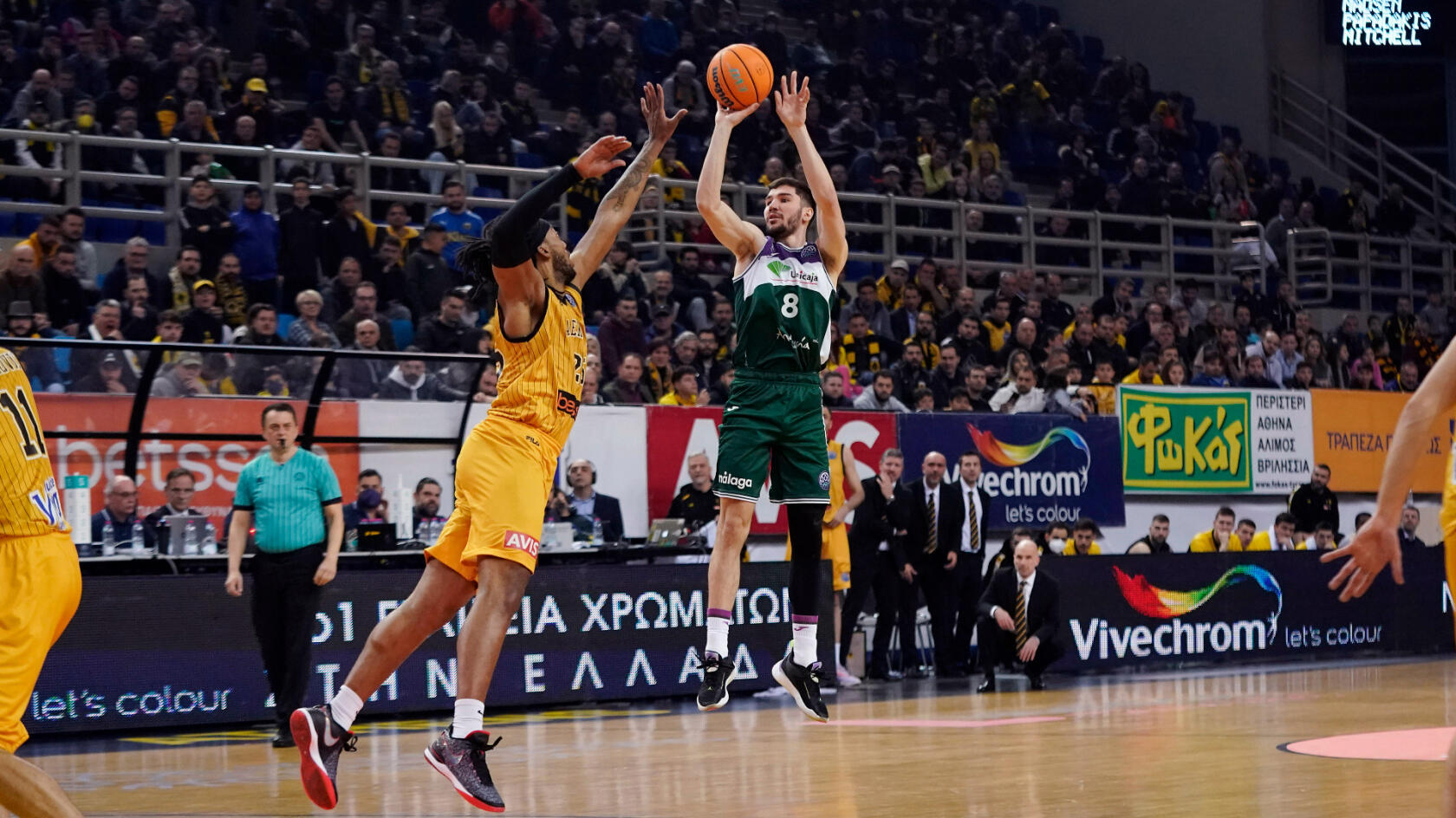 Unicaja takes Athens and passes as group leader (65-75)