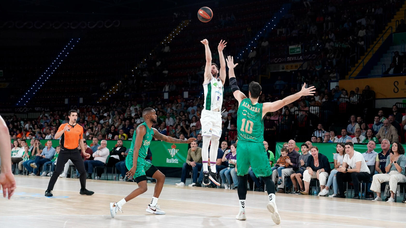 Unicaja pulls intensity to win the Andalusian derby (66-79)