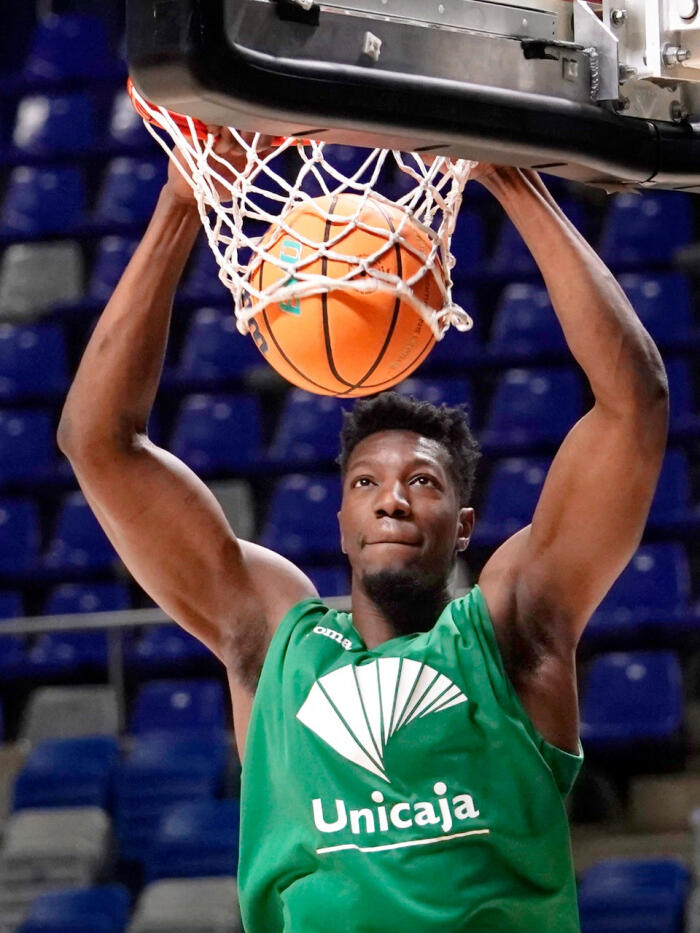 Yankuba Sima machaca en el entrenamiento