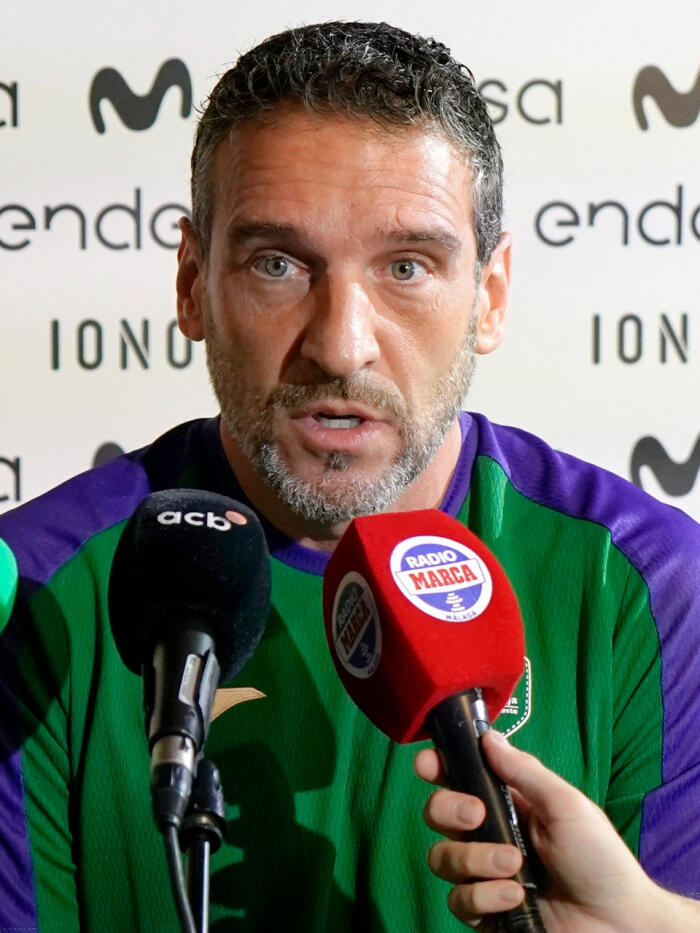 Ibon Navarro con la prensa el día de la final