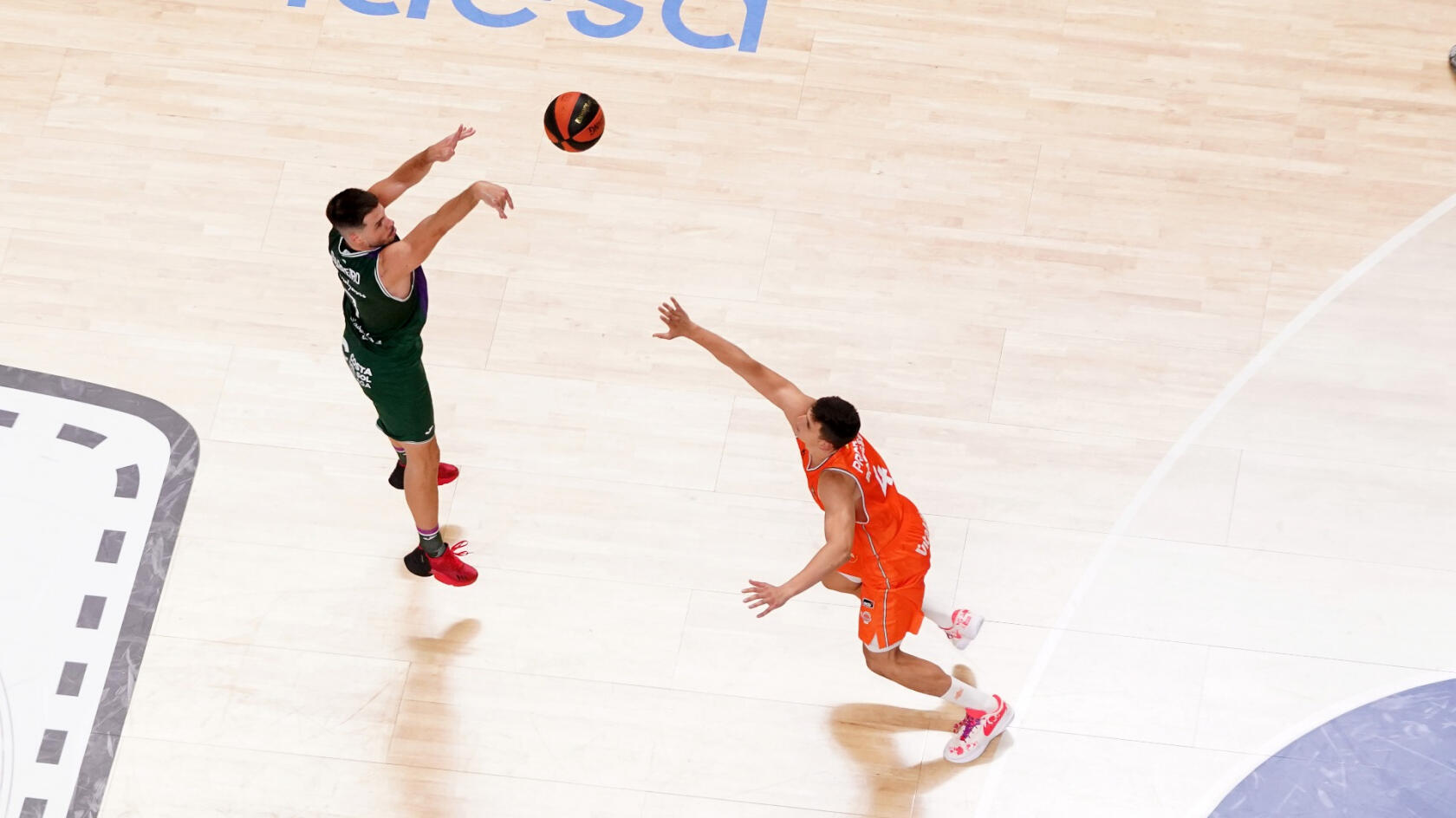 El Unicaja cede ante el Valencia Basket (76-82)