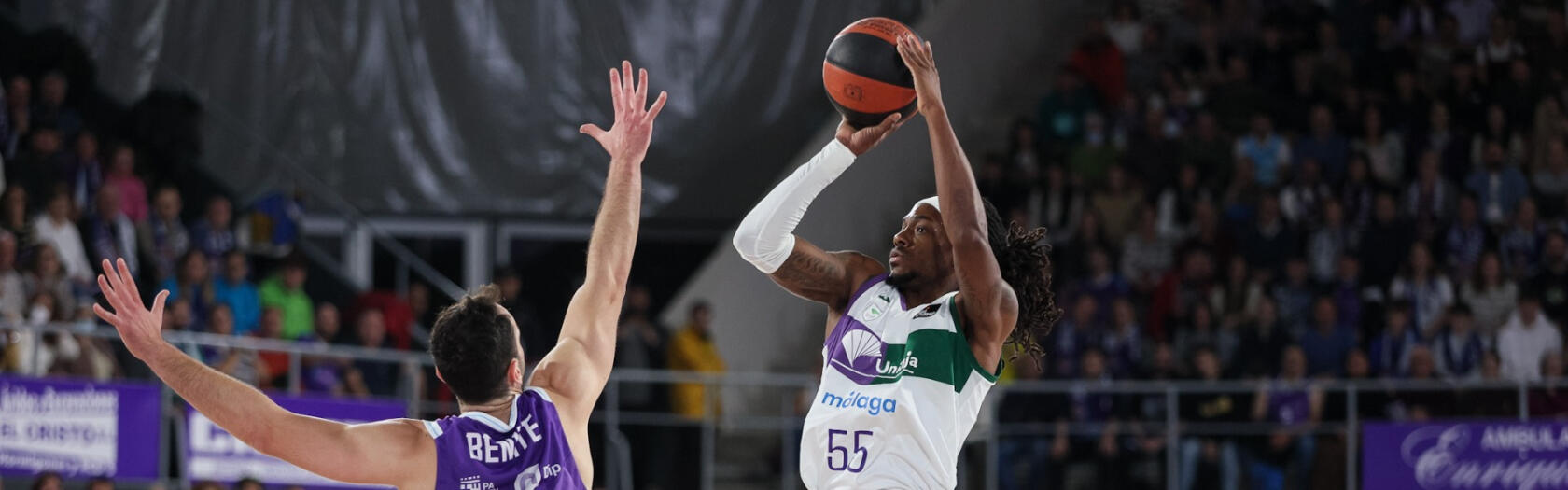 Kendrick Perry lanza a canasta ante el Zunder Palencia.