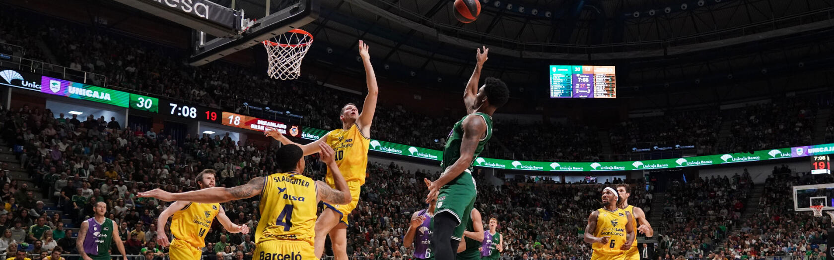 Tyson Carter deja una bomba durante el partido