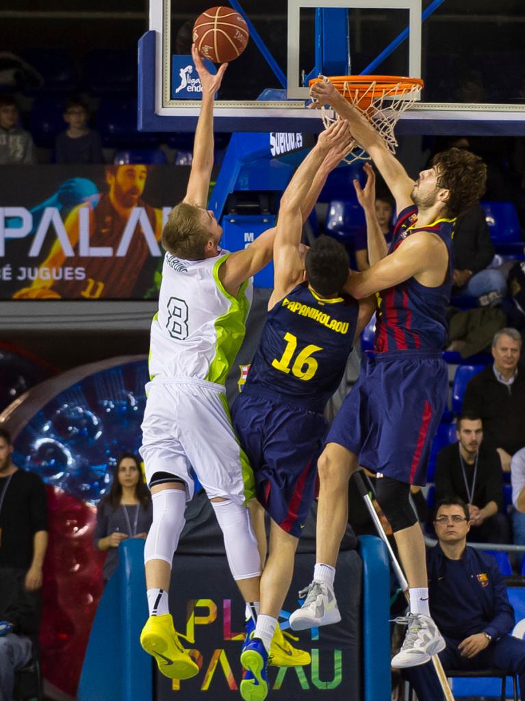 Papanikolaou y Tomic no pueden frenar a Sabonis