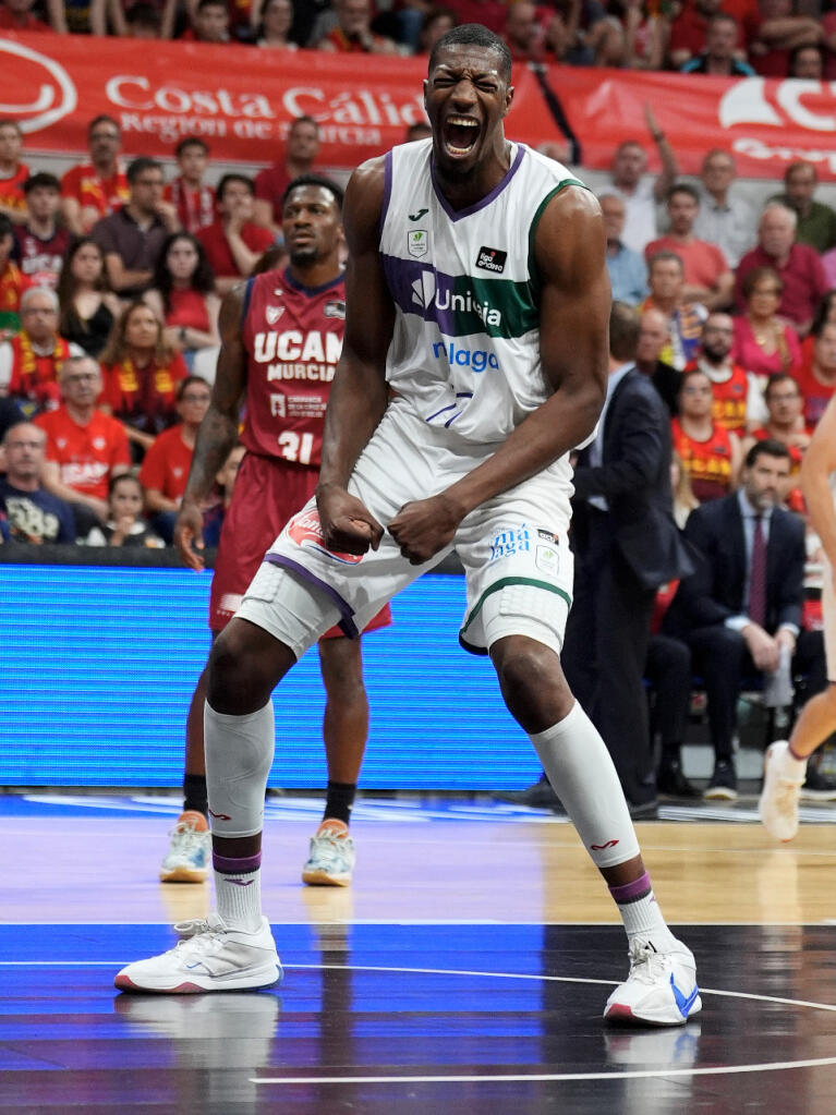 Yankuba Sima celebra una acción