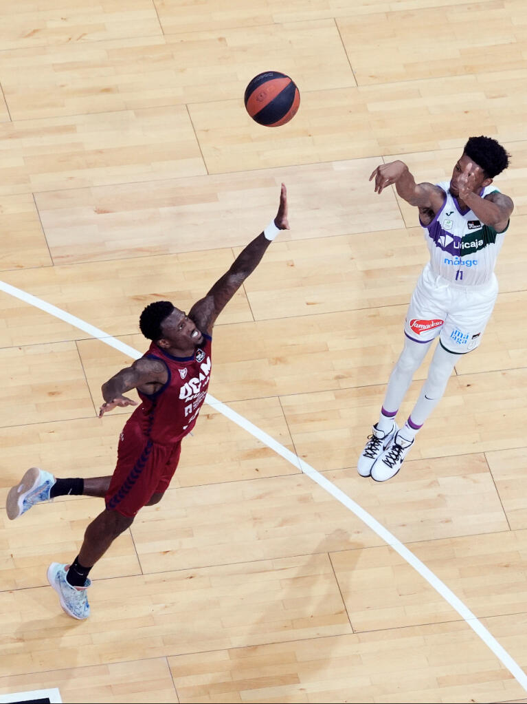 Tyson Carter lanza ante Dylan Ennis