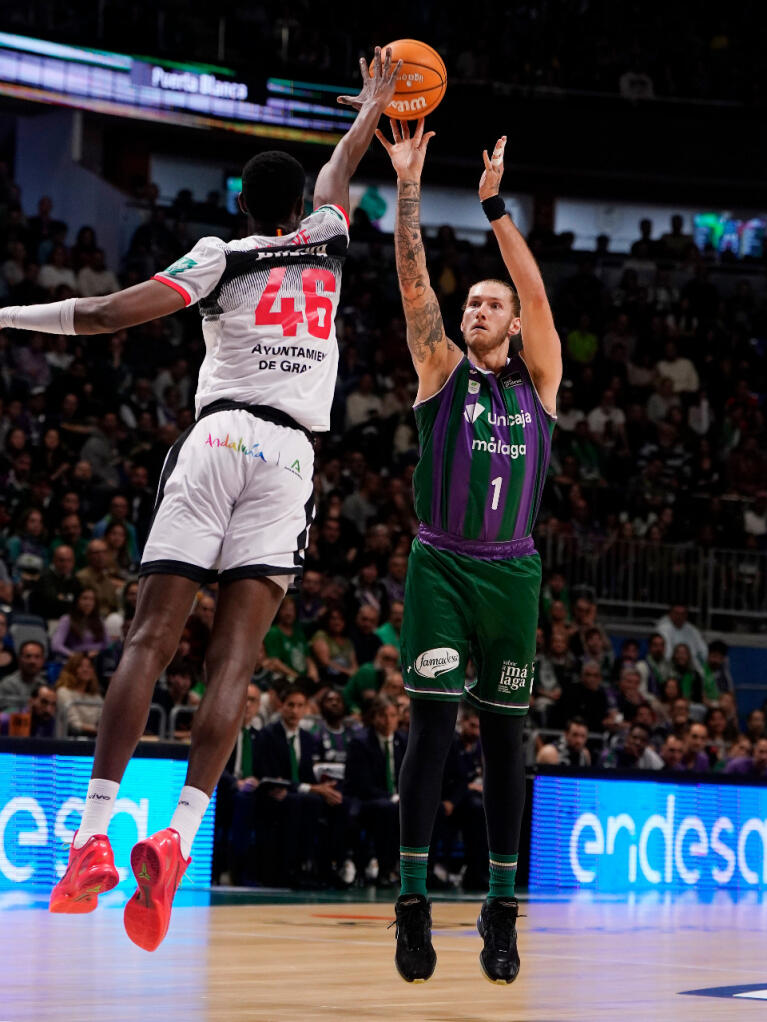 Dylan Osetkowski lanza ante Ndiaye