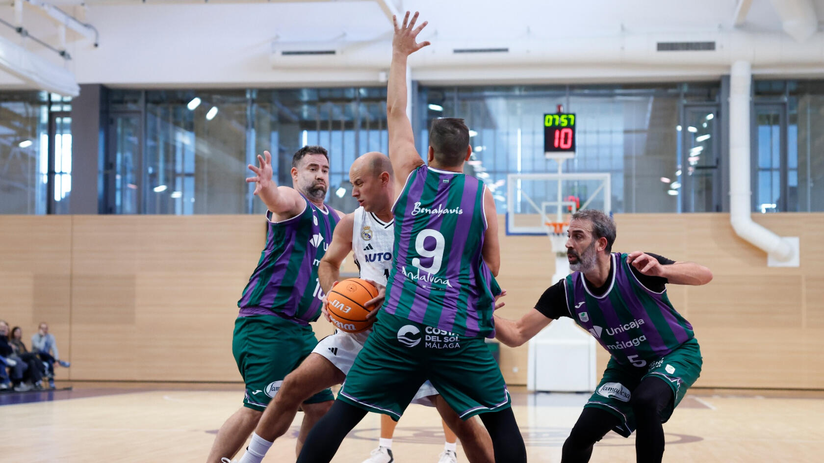 A duel of legends between Unicaja and Real Madrid in Carranque