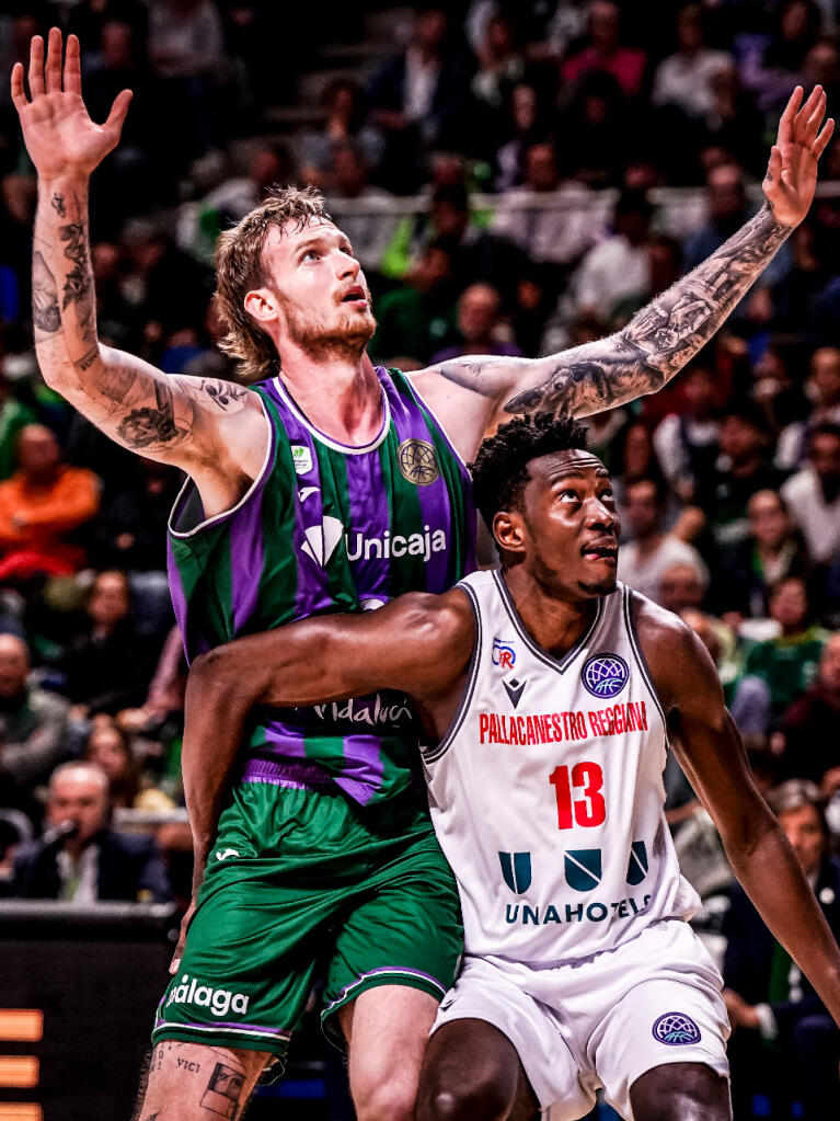 Olek Balcerowski luchando por la posición con Gombauld