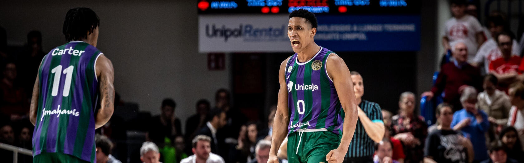 Tyson Pérez celebra con rabia una canasta ante el Pallacanestro Reggiana.