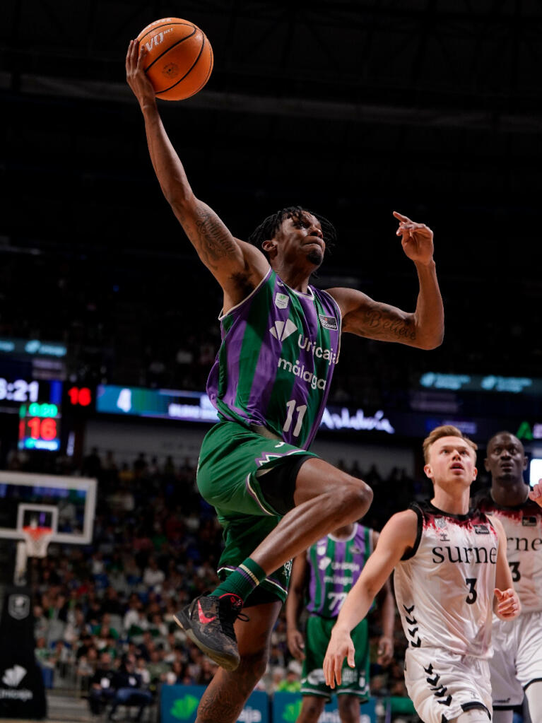 Tyson Carter se dispone a anotar