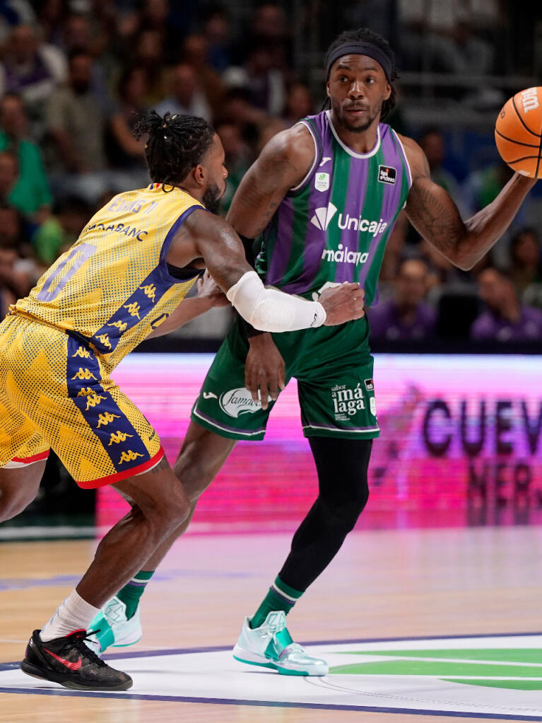 Kendrick Perry, defendido por Shannon Evans