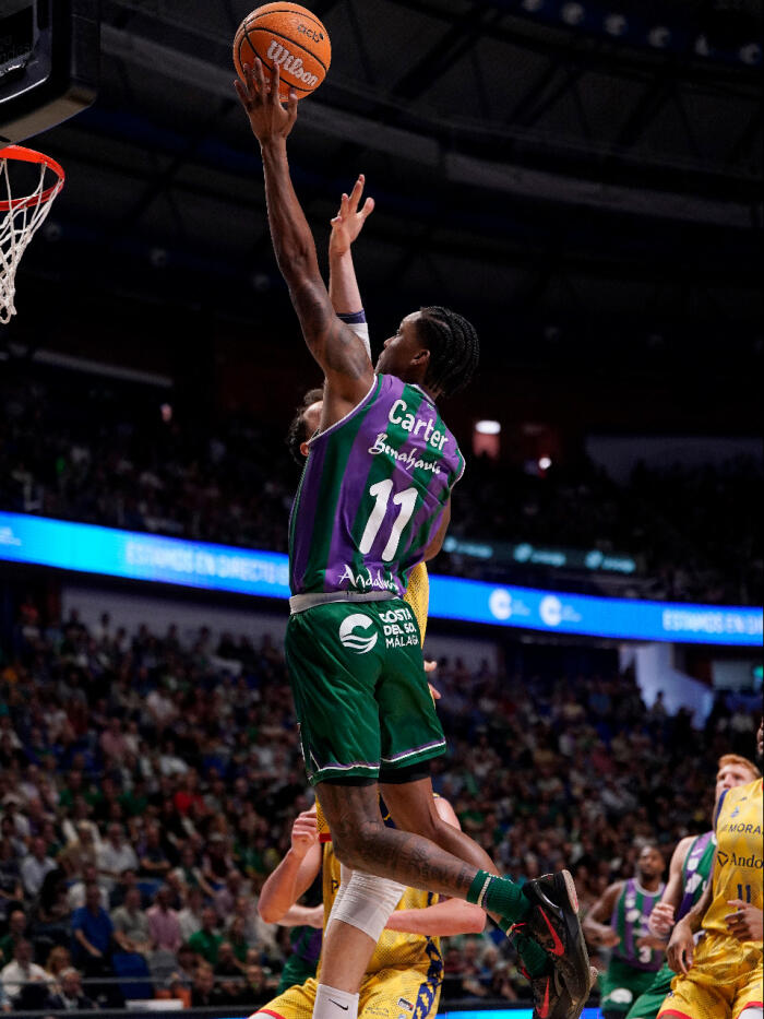 Tyson Carter finaliza una penetración