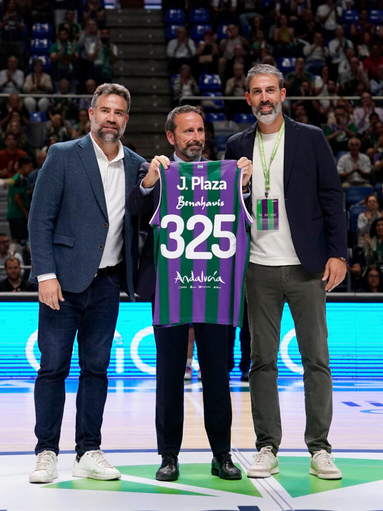 Joan Plaza ha recibido un homenaje en el Carpena