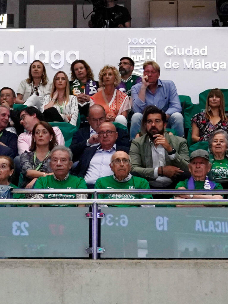 Los abonados más veteranos, en la primera fila del palco