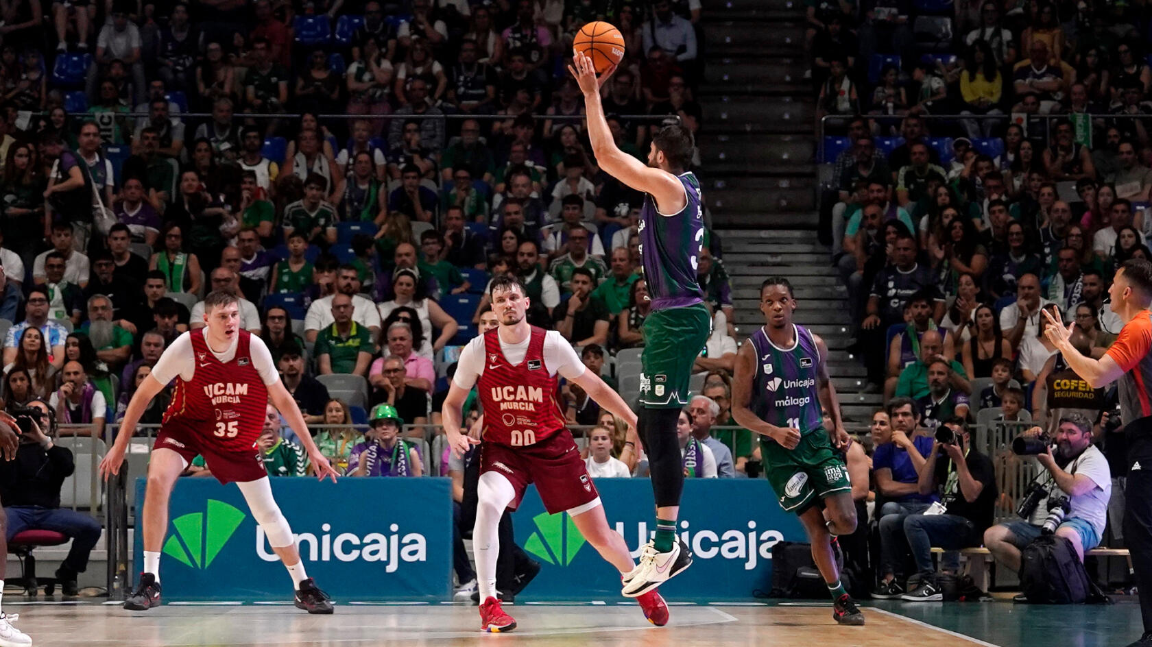 Sufrida victoria en la prórroga frente al UCAM Murcia (104-93)