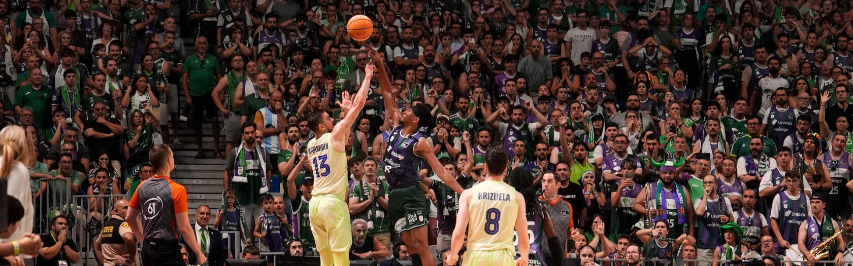 Kameron Taylor tapona a Satoransky para ganar el partido.