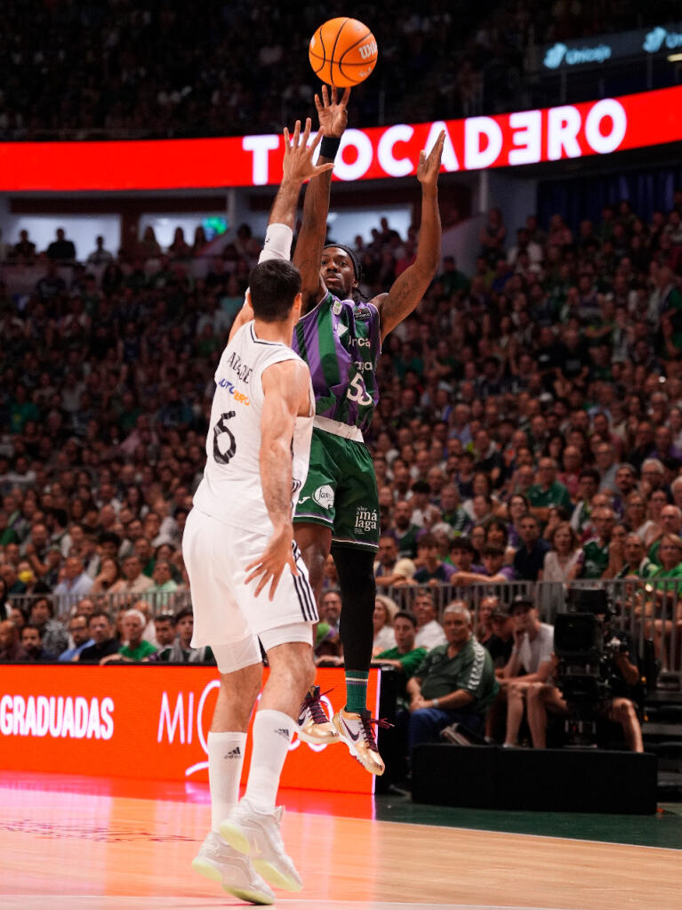 Kendrick Perry lanza ante Abalde
