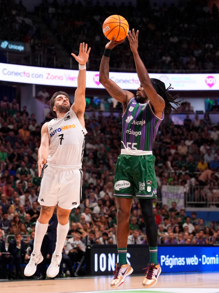Kendrick Perry lanza ante Campazzo