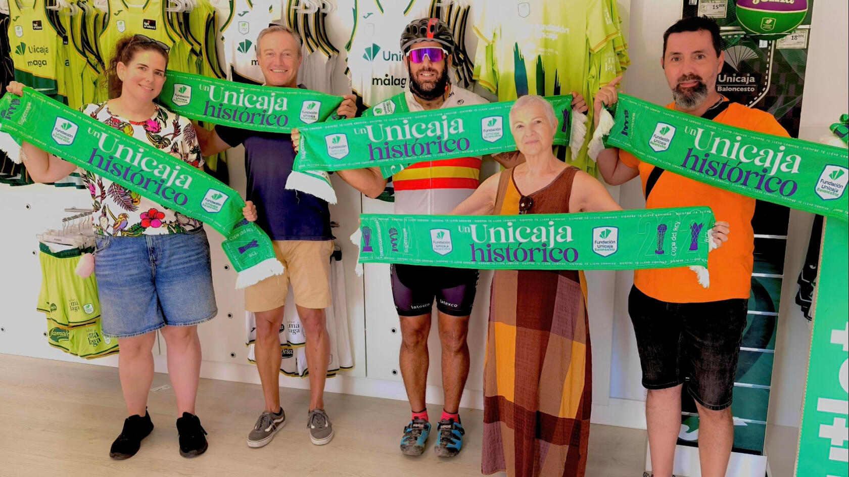 Distribution of complimentary scarves to season ticket holders begins