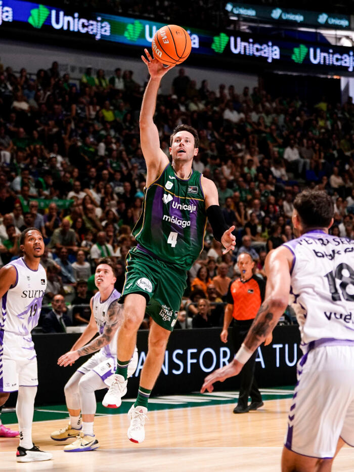 Tyler Kalinoski lanza una bomba