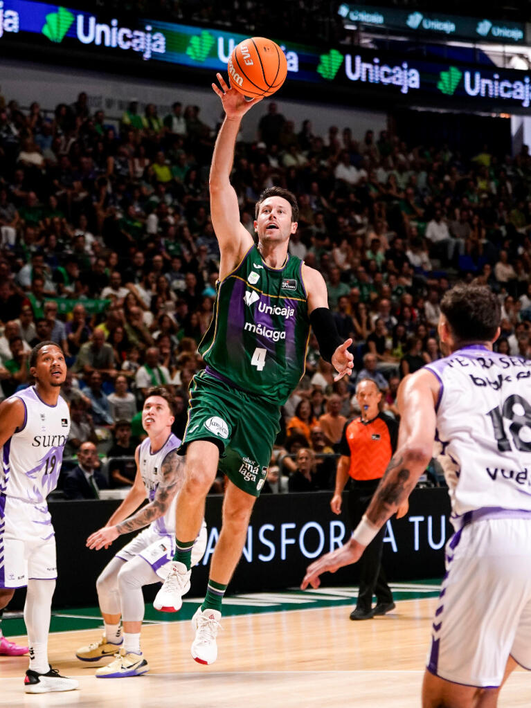 Tyler Kalinoski lanza una bomba