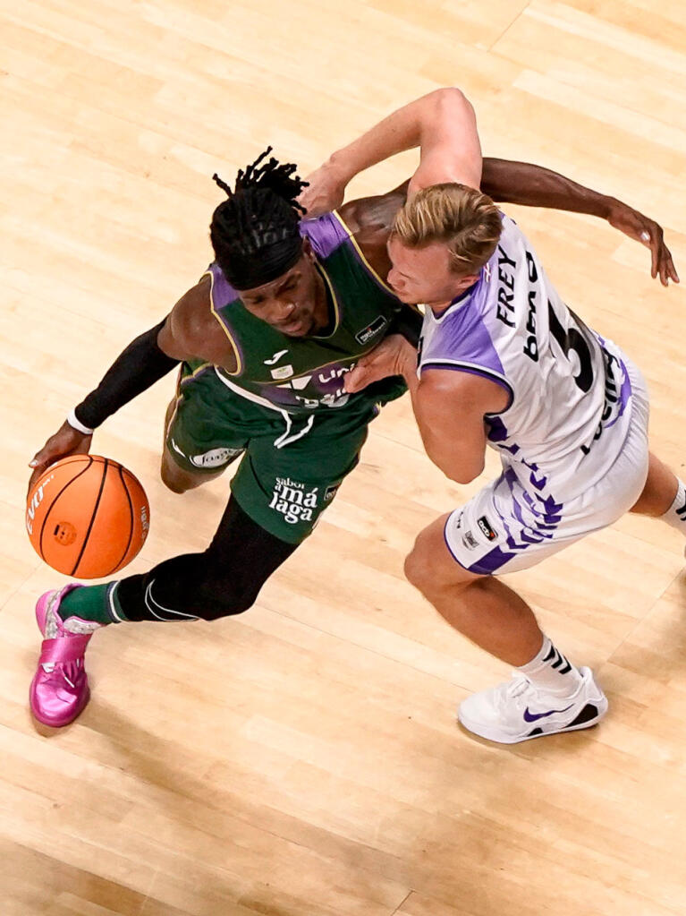 Kendrick Perry defendido por Harald Frey