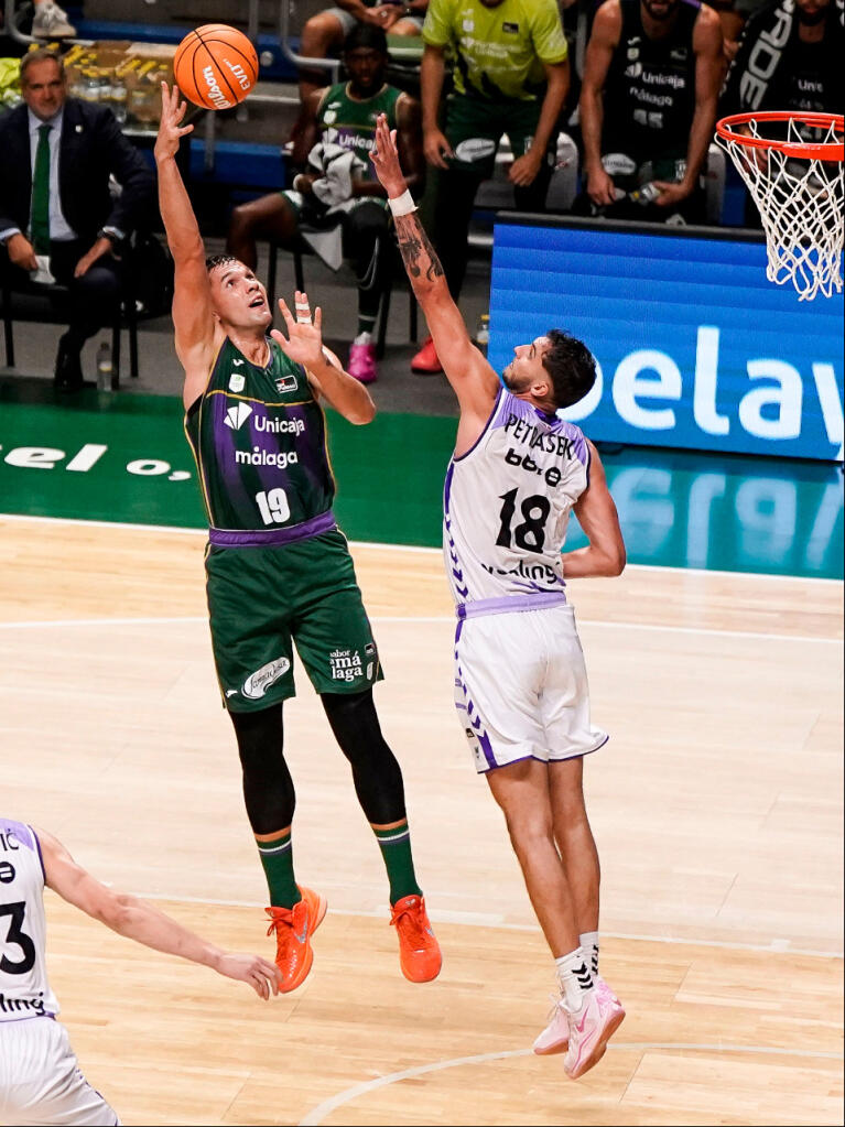 Emir Sulejmanovic anota ante Petrasek