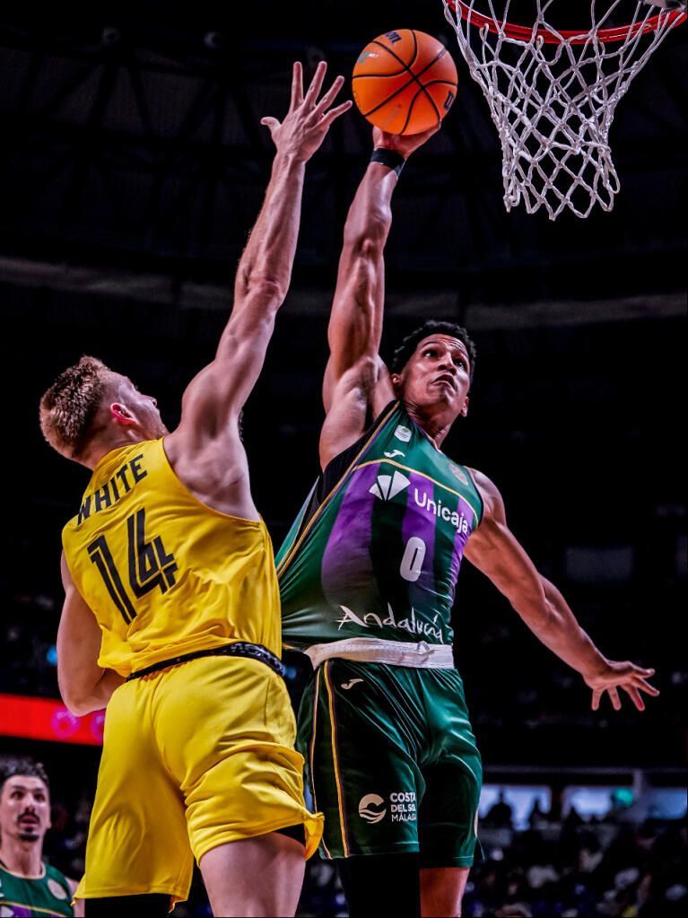 Tyson Pérez a punto de hacaer un mate ante White