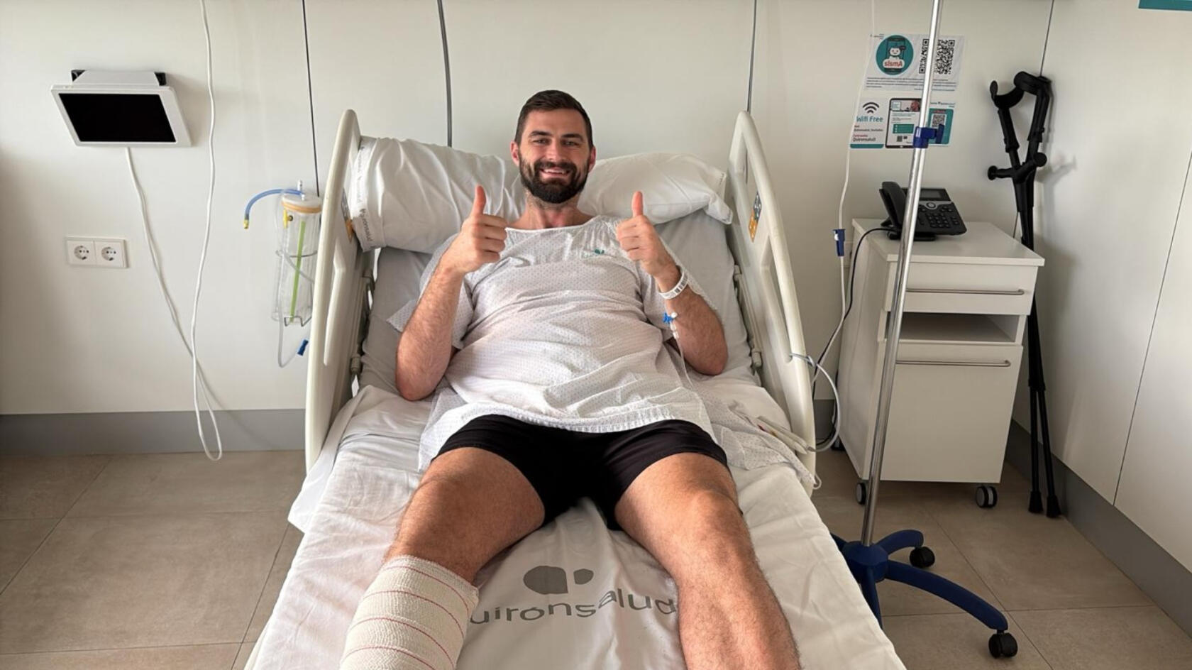 David Kravish has undergone surgery for a fractured fibula