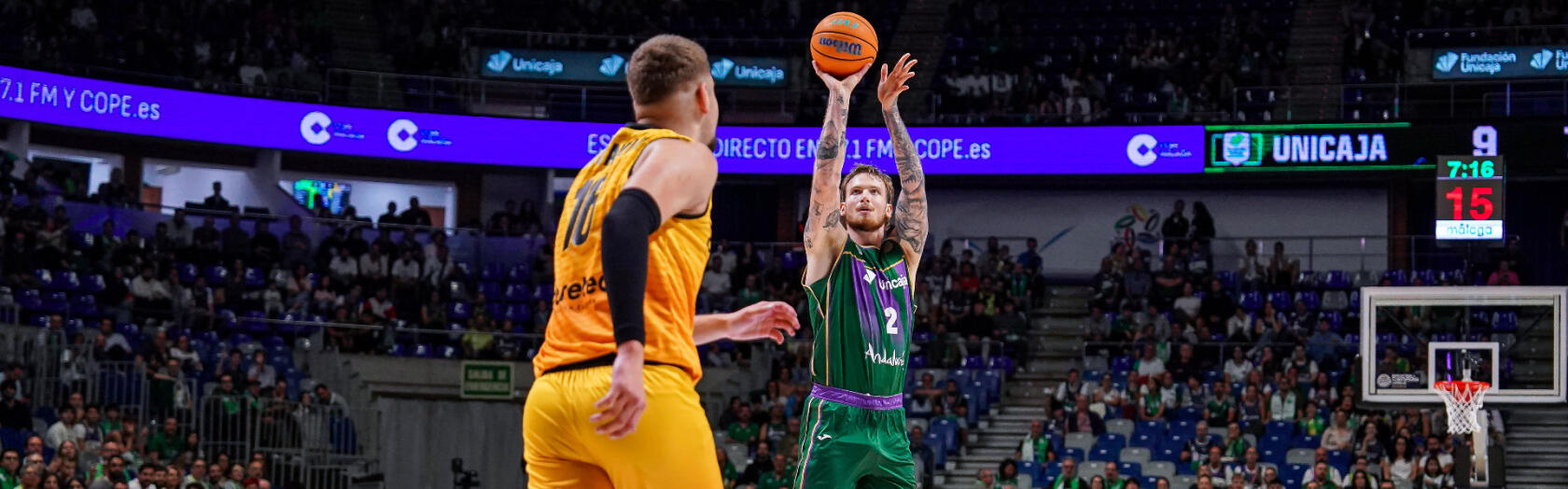 Olek Balcerowski lanza de tres