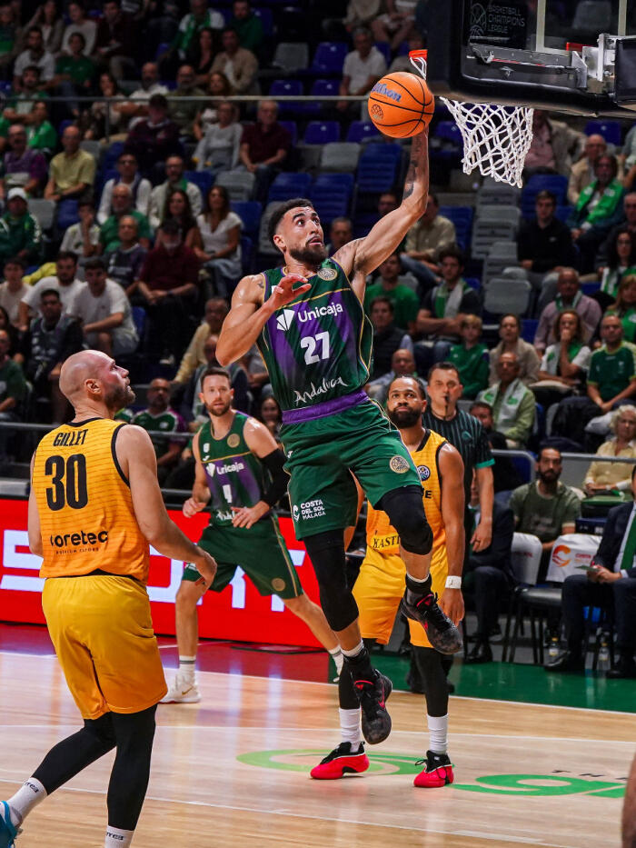 Chris Duarte penetra hacia el aro