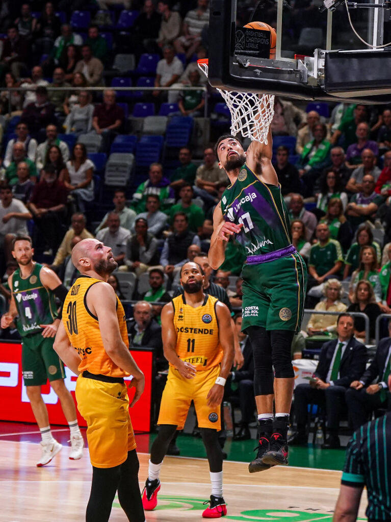 Chris Duarte hace un mate