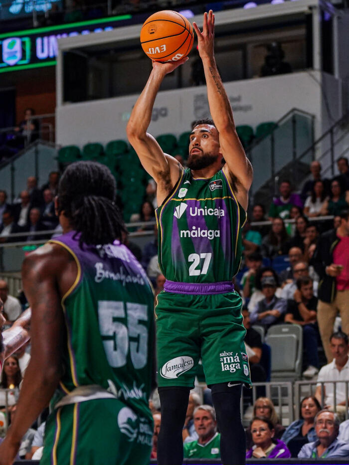 Chris Duarte lanza en suspensión