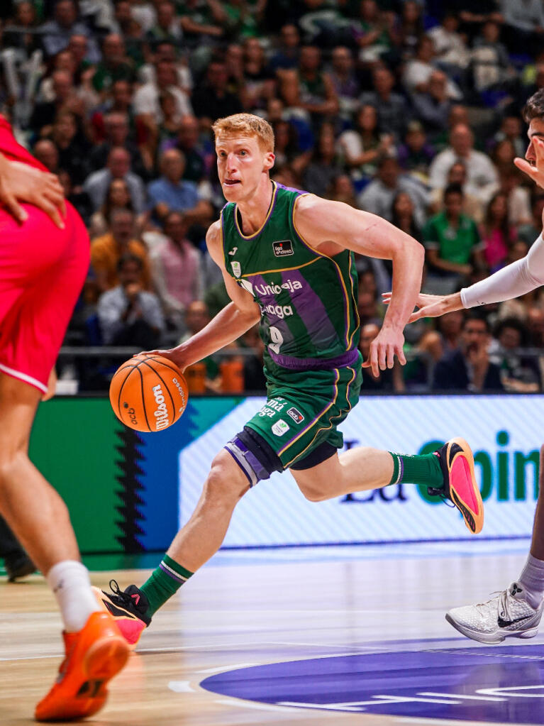 Alberto Díaz dirige un contraataque