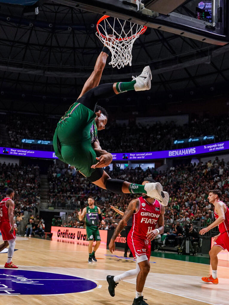 Tyson Pérez se queda colgado tras el mate