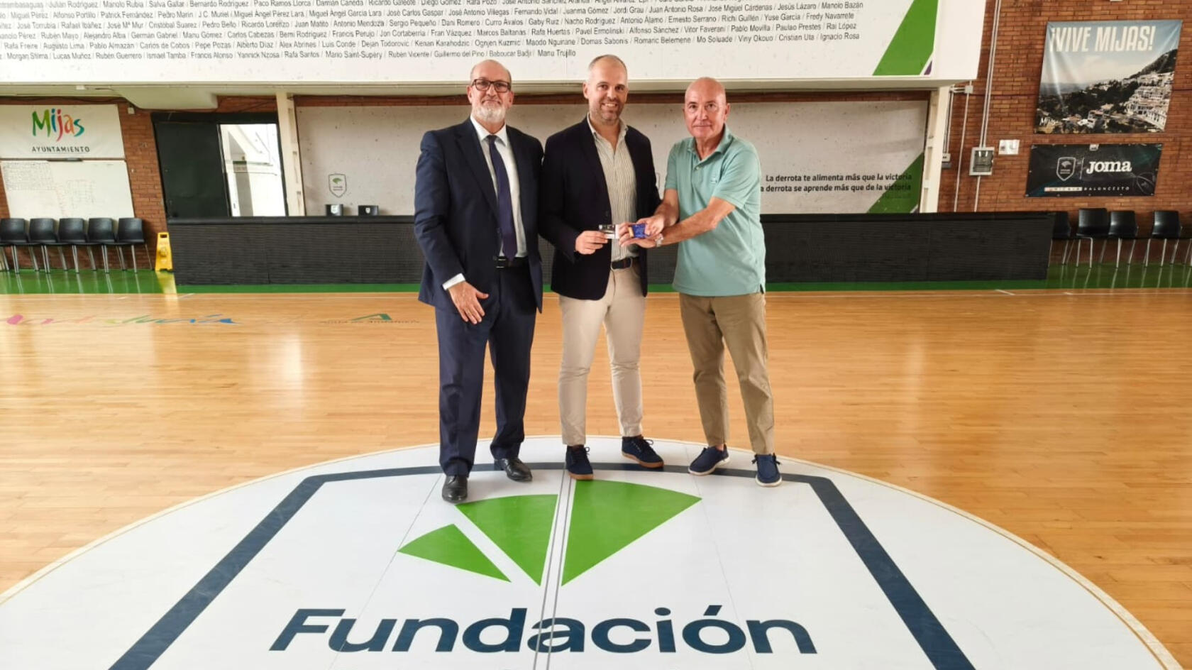 Go cheer on Trops Balonmano with your Unicaja season ticket!