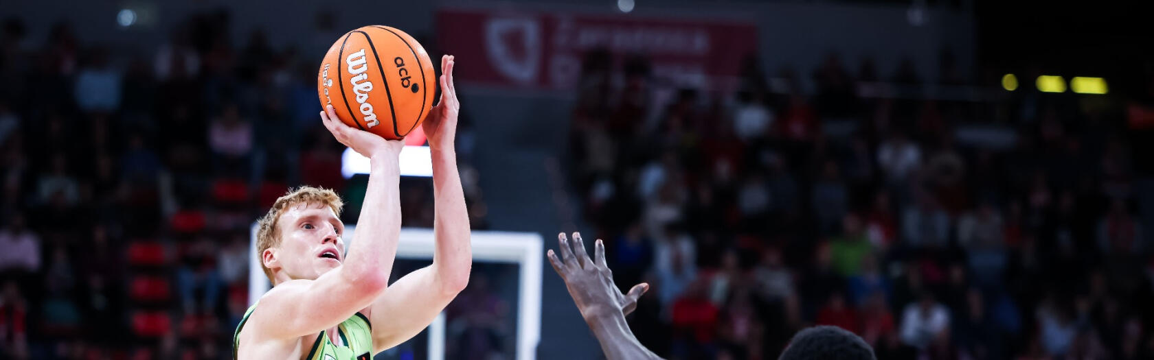 Alberto Díaz lanza frente al Casademont Zaragoza.
