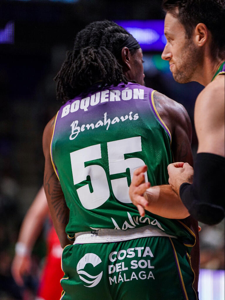 Kendrick Perry con su camiseta de Boquerón