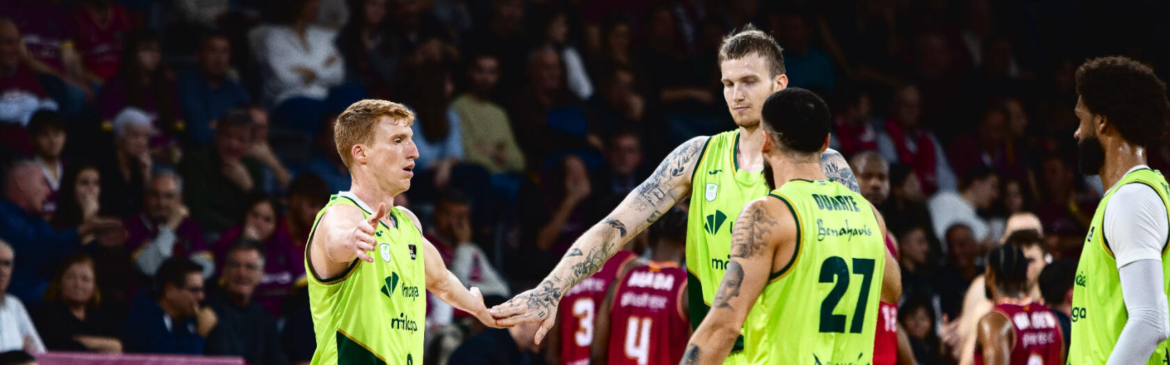 Alberto Díaz reúne a sus compañeros ante el Hiopos Lleida.