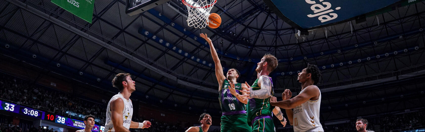 Emir Sulejmanovic deja el balón a una mano