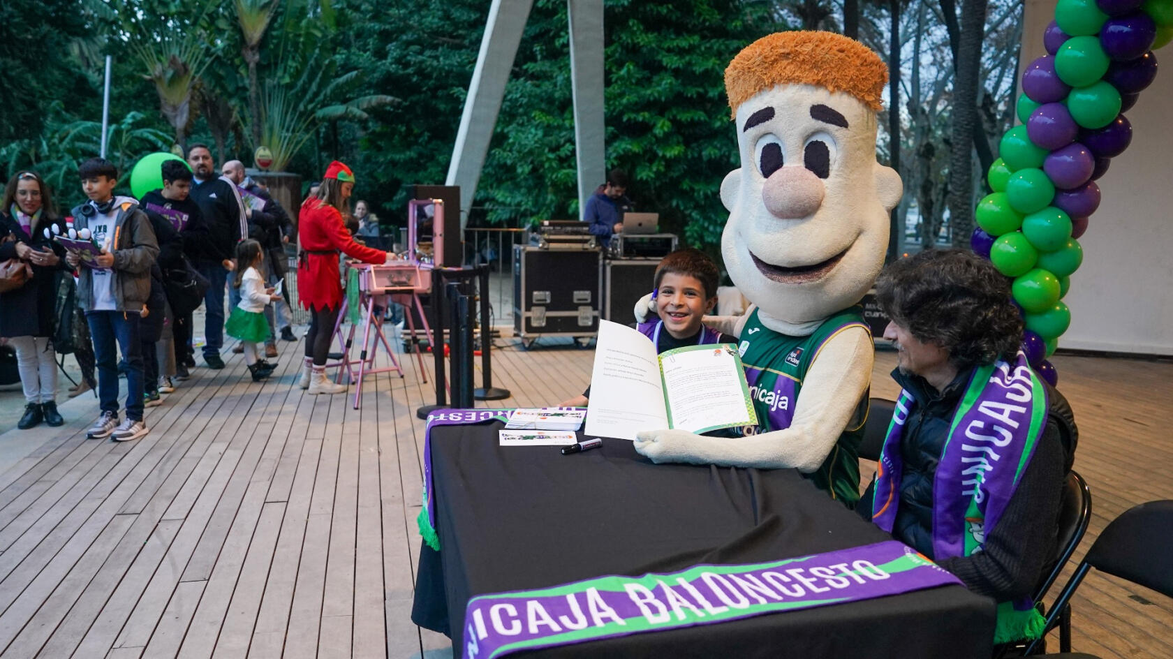 Unicaja Baloncesto presents.... Chicui & Family