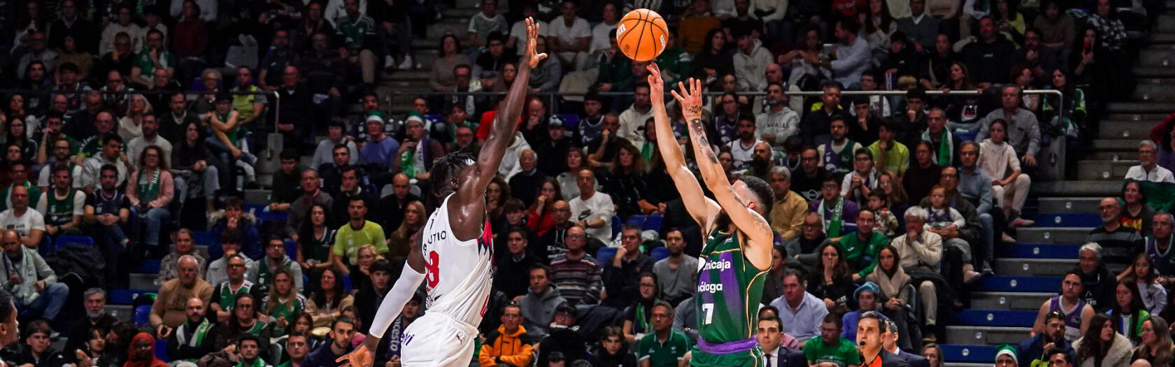 Chris Duarte lanza un triple