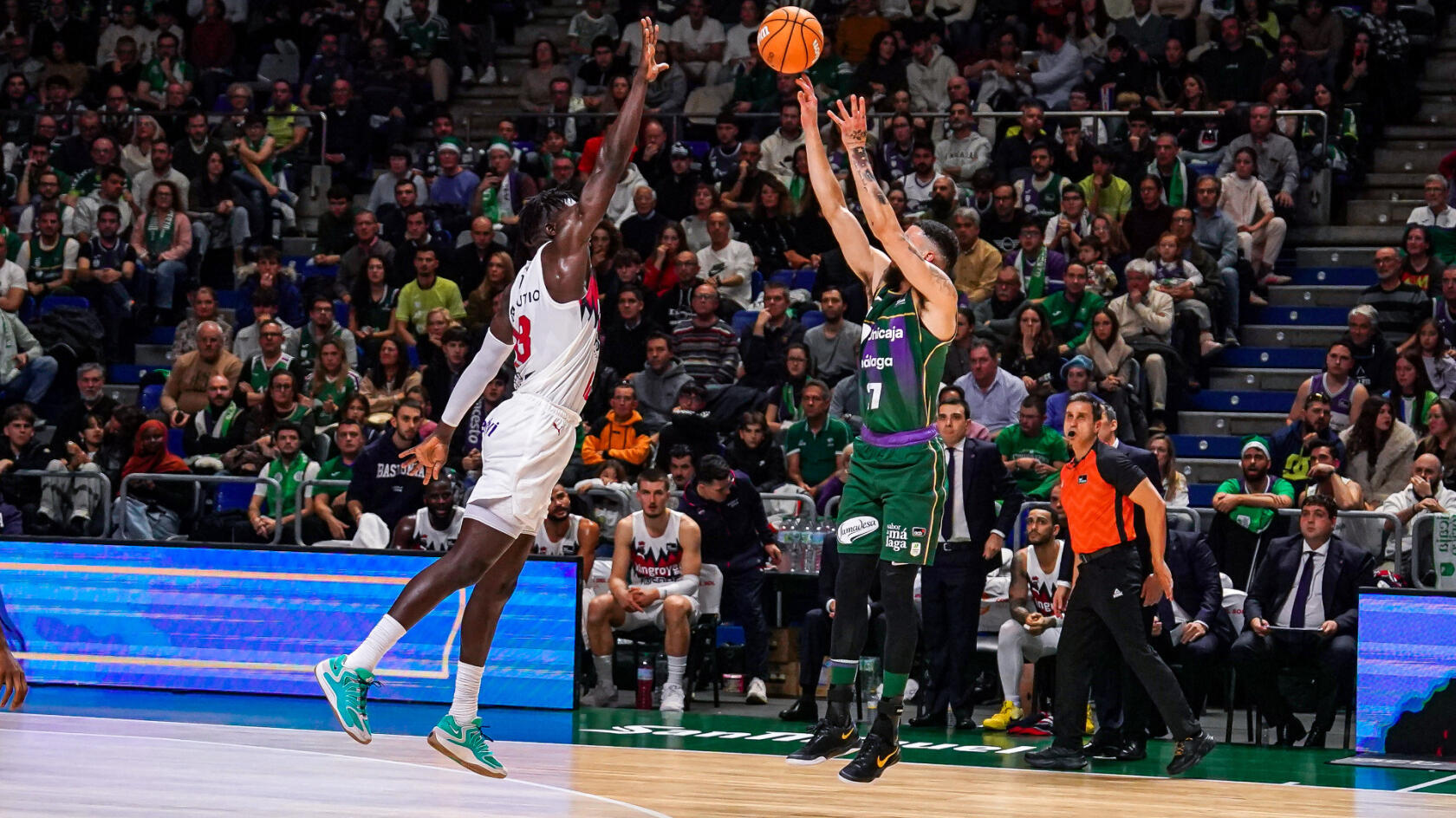 Howard seals Unicaja's fate at the buzzer (90-93)