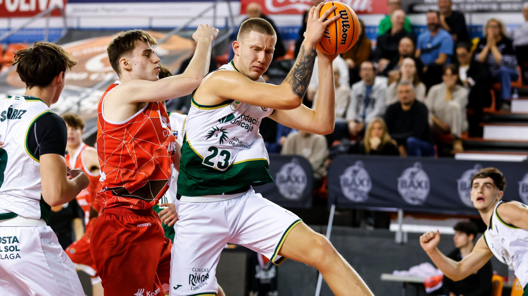 High-tension duel at Blas Infante