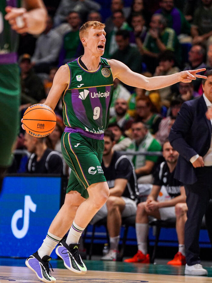 Alberto Díaz dirigiendo un ataque